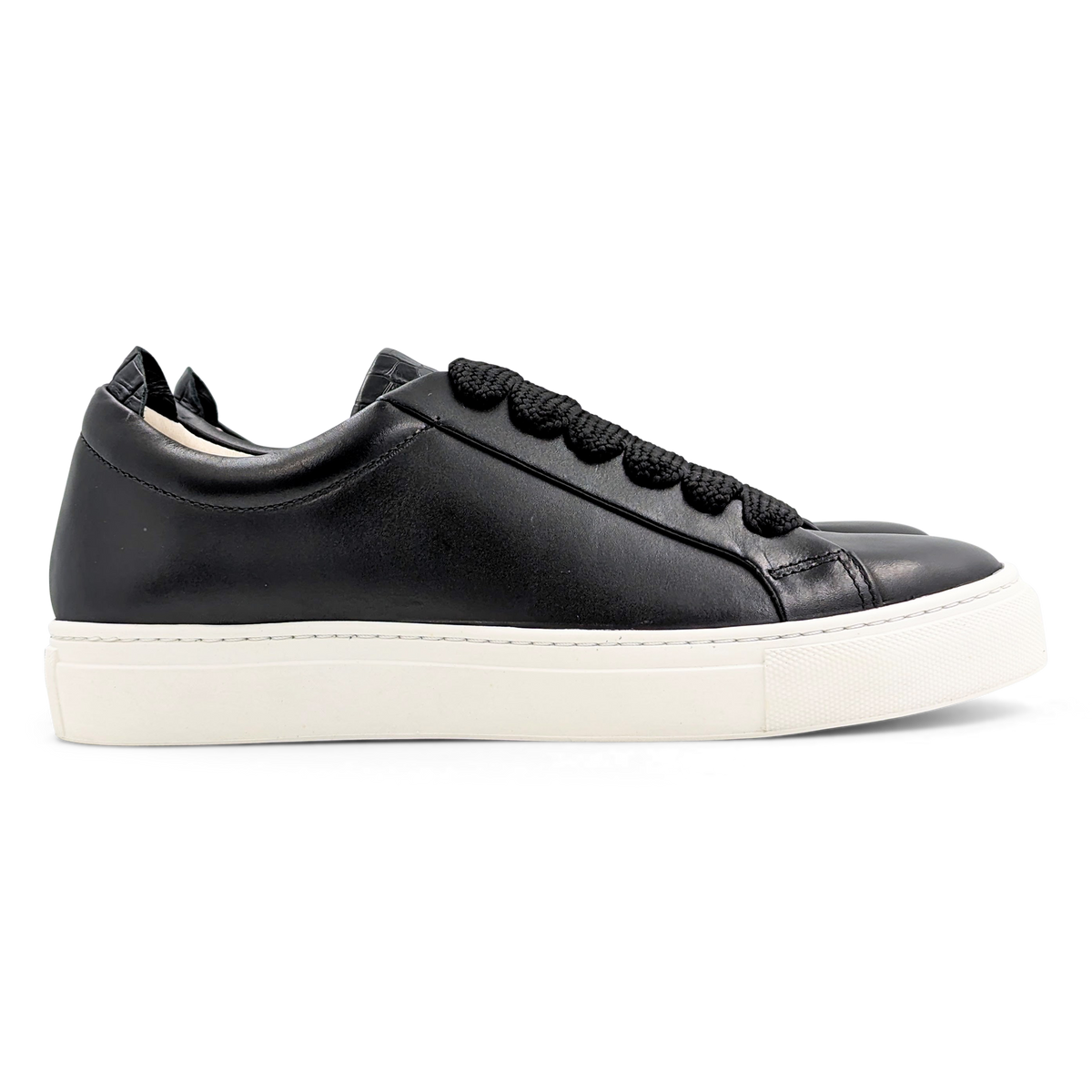 Lennon Sneaker in Black