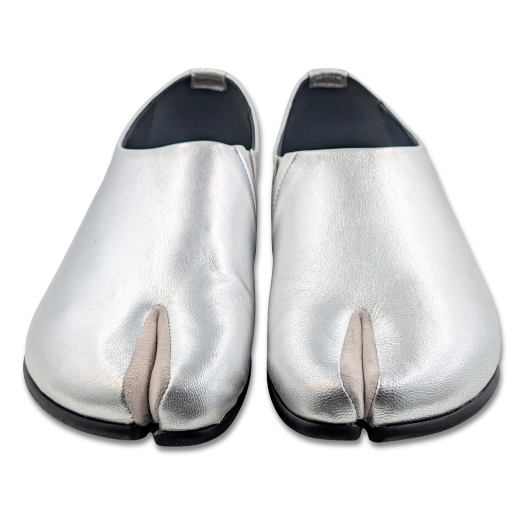 YU BE Silver Leather Slip