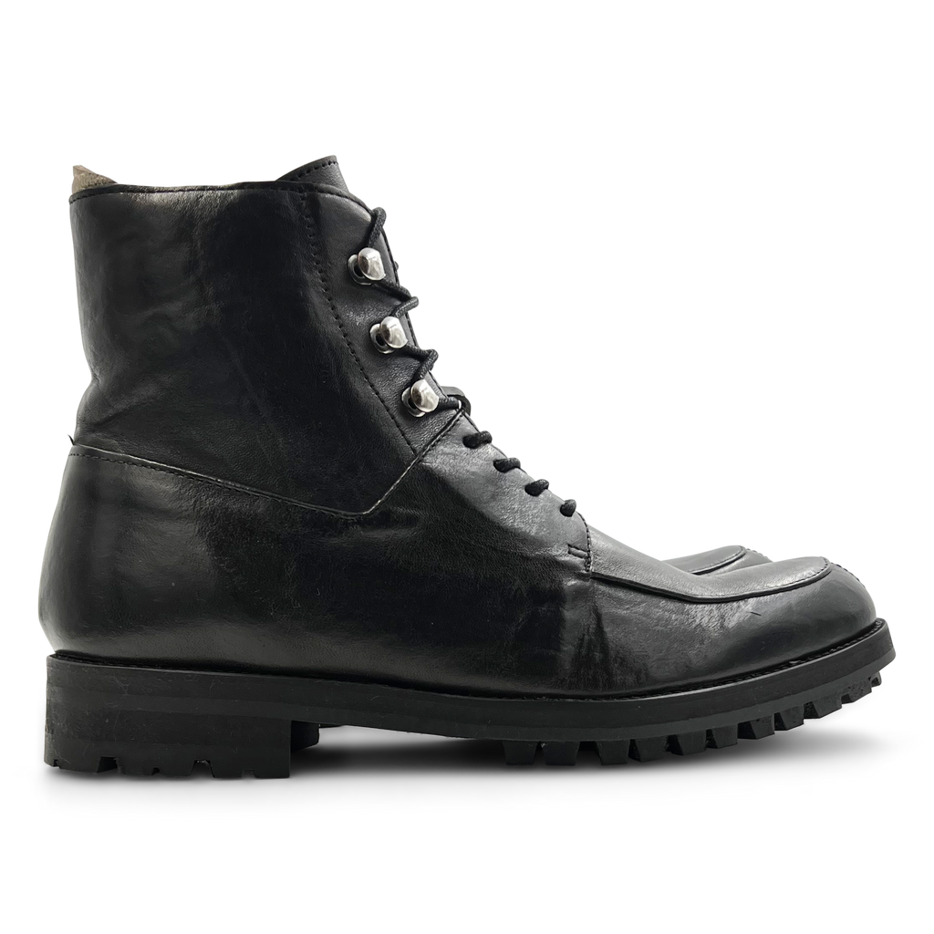 No Strap Overstrap Boot in Black