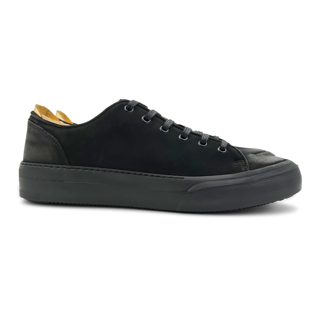 Conscious Sneaker in Black Nubuck